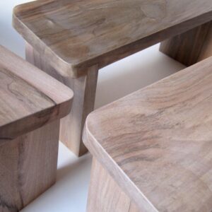 tabouret noyer massif