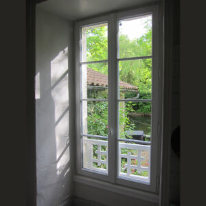 fenêtre sur mesure en bois massif