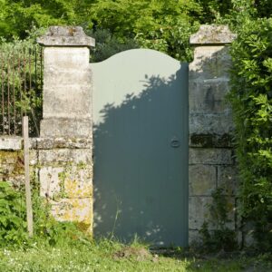 porte menuiserie extérieure ancienne traditionnel châtaignier massif